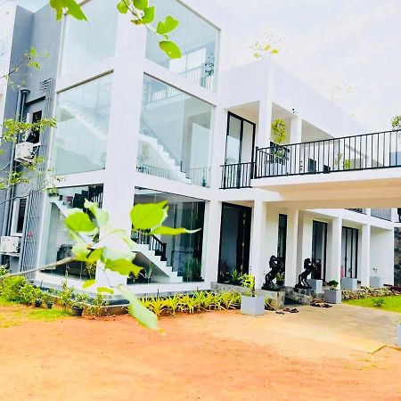 Black Mustang Hotel دامبولا المظهر الخارجي الصورة