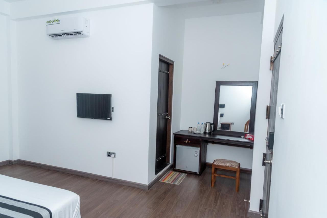 Black Mustang Hotel دامبولا المظهر الخارجي الصورة