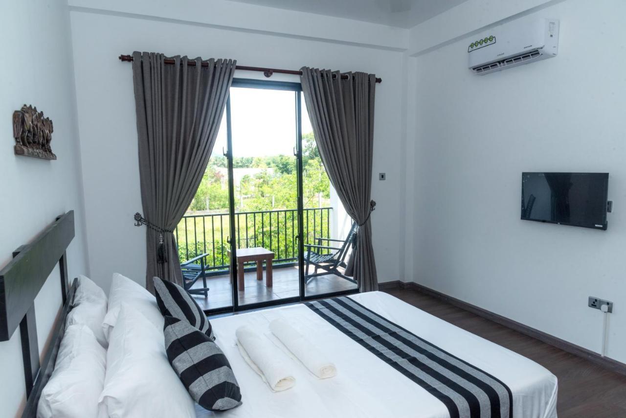 Black Mustang Hotel دامبولا المظهر الخارجي الصورة