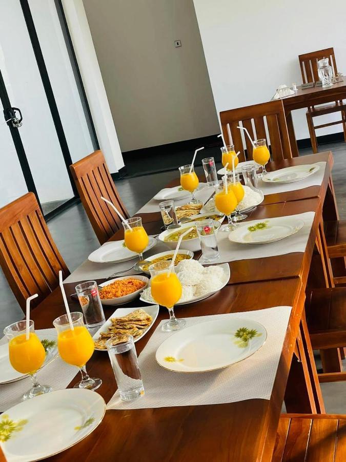 Black Mustang Hotel دامبولا المظهر الخارجي الصورة