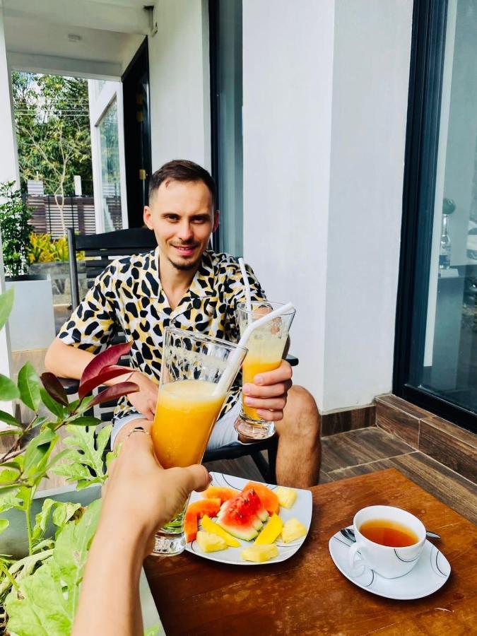 Black Mustang Hotel دامبولا المظهر الخارجي الصورة