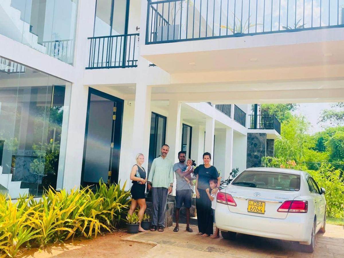 Black Mustang Hotel دامبولا المظهر الخارجي الصورة